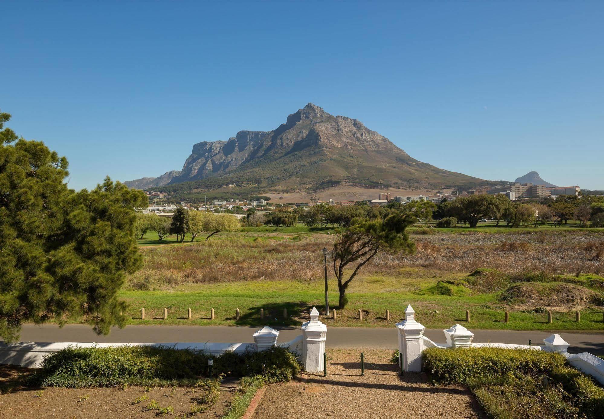 Protea Hotel By Marriott Cape Town Mowbray Eksteriør billede